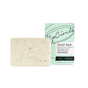 UpCircle Fennel & Cardamom Chai Soap Bar – čisticí mýdlo s fenyklem, kardamomem a zeleným jílem 100 g